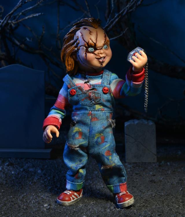 Chucky con el amuleto Damballa