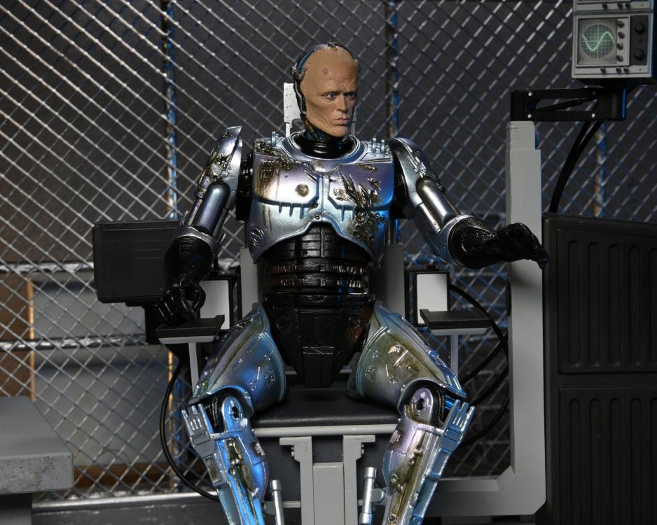 RoboCop Ultimate Battle Damaged RoboCop with Chair Figura Neca