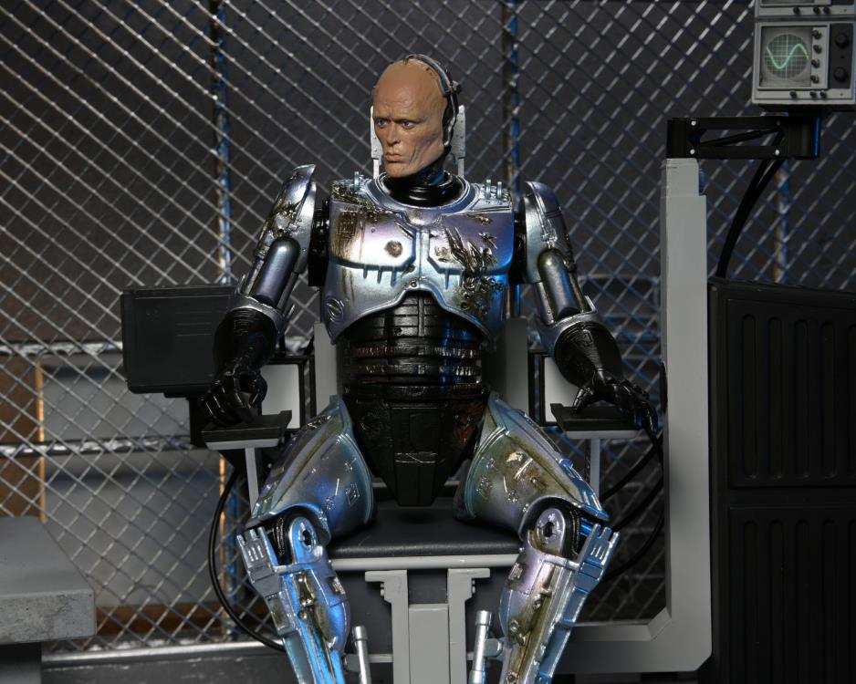 RoboCop Ultimate Battle Damaged RoboCop with Chair Figura Neca
