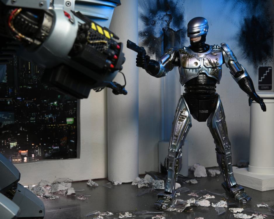 RoboCop Ultimate Battle Damaged RoboCop with Chair Figura Neca
