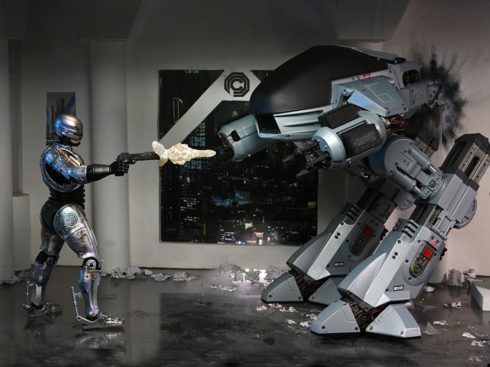 RoboCop Ultimate Battle Damaged RoboCop with Chair Figura Neca