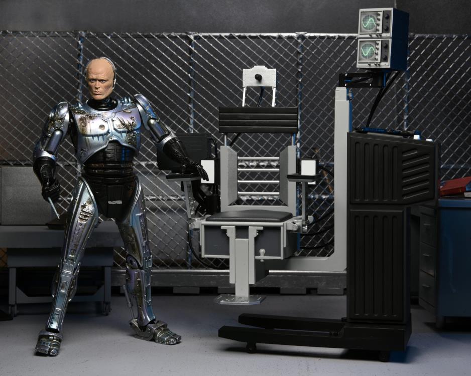 RoboCop Ultimate Battle Damaged RoboCop with Chair Figura Neca