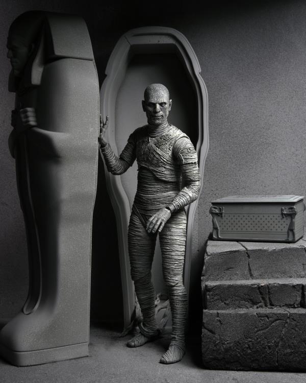 Universal Monsters Ultimate Mummy (Black & White) Figura Neca