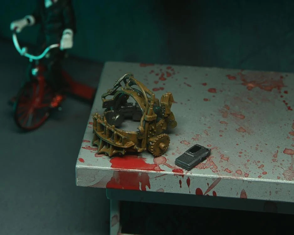 Saw Ultimate Jigsaw Killer (Red Robe) Figura de Acción
