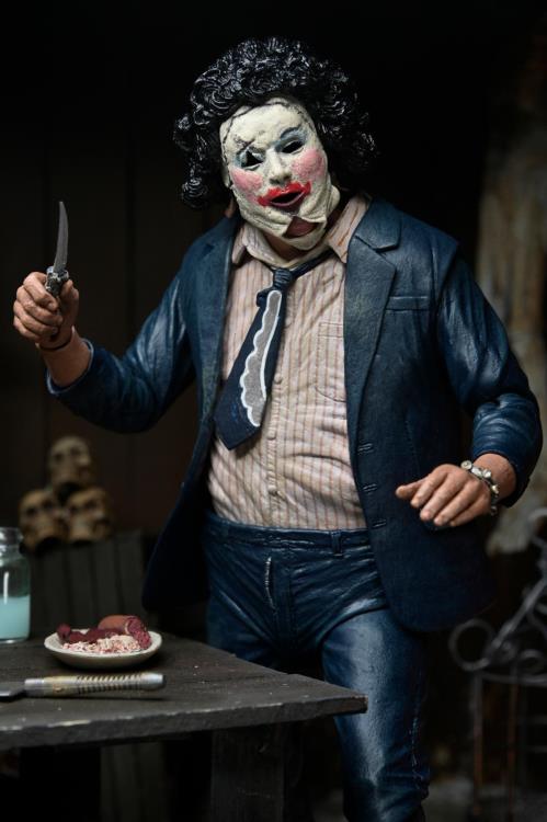 The Texas Chainsaw Massacre Ultimate 50th Anniversary Leatherface (Pretty Woman) Figura de Acción