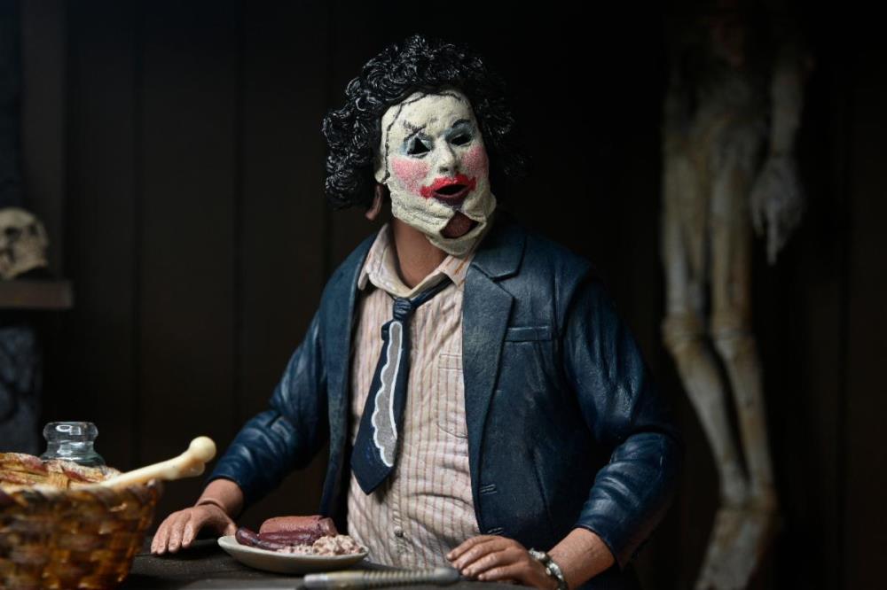 The Texas Chainsaw Massacre Ultimate 50th Anniversary Leatherface (Pretty Woman) Figura de Acción