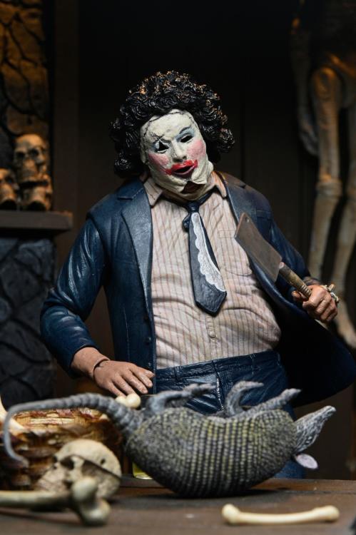 The Texas Chainsaw Massacre Ultimate 50th Anniversary Leatherface (Pretty Woman) Figura de Acción