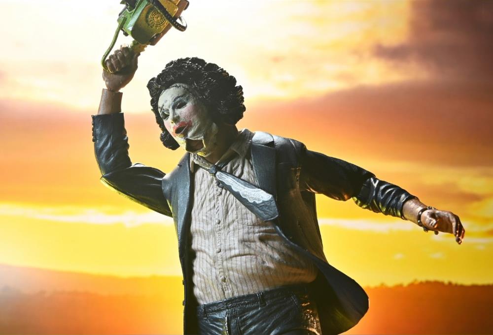 The Texas Chainsaw Massacre Ultimate 50th Anniversary Leatherface (Pretty Woman) Figura de Acción