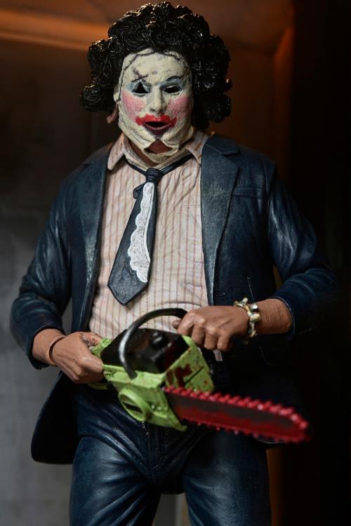 The Texas Chainsaw Massacre Ultimate 50th Anniversary Leatherface (Pretty Woman) Figura de Acción