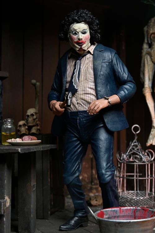 The Texas Chainsaw Massacre Ultimate 50th Anniversary Leatherface (Pretty Woman) Figura de Acción