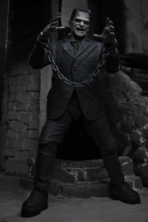 Universal Monsters Ultimate Frankenstein's Monster (Black & White) Figura Neca