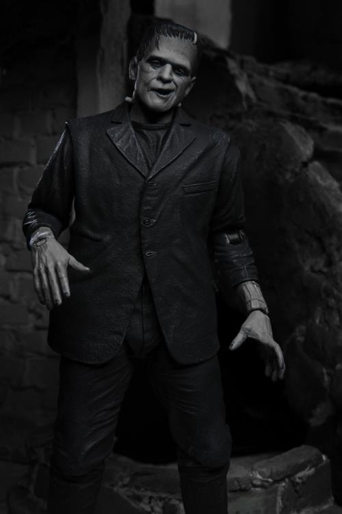 Universal Monsters Ultimate Frankenstein's Monster (Black & White) Figura Neca