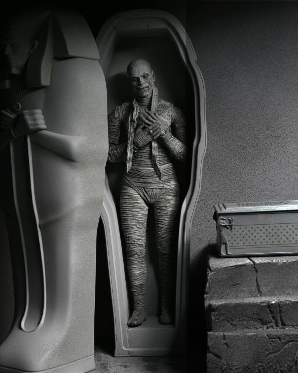 Universal Monsters Ultimate Mummy (Black & White) Figura Neca
