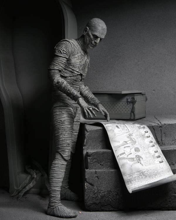 Universal Monsters Ultimate Mummy (Black & White) Figura Neca