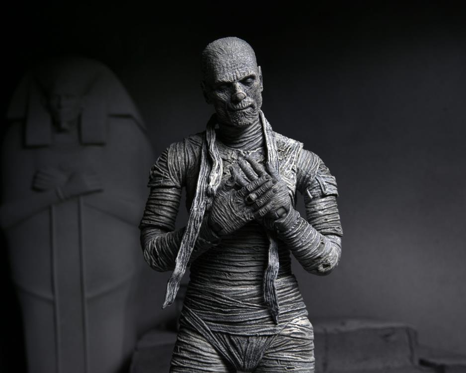 Universal Monsters Ultimate Mummy (Black & White) Figura Neca