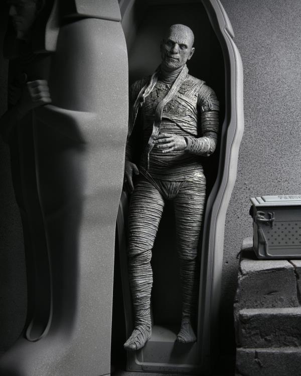 Universal Monsters Ultimate Mummy (Black & White) Figura Neca