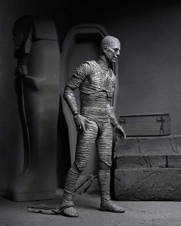 Universal Monsters Ultimate Mummy (Black & White) Figura Neca