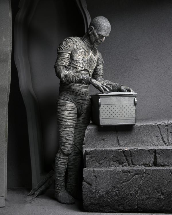 Universal Monsters Ultimate Mummy (Black & White) Figura Neca