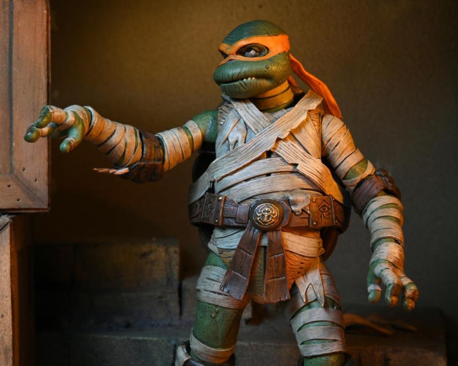 Universal Monsters x Teenage Mutant Ninja Turtles Ultimate Michelangelo as The Mummy Figura Neca