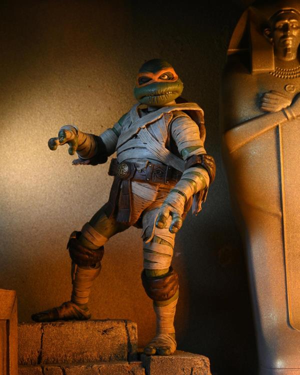 Universal Monsters x Teenage Mutant Ninja Turtles Ultimate Michelangelo as The Mummy Figura Neca